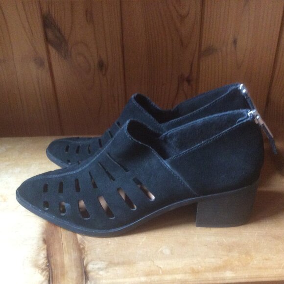 1. State Ilee Dark Blue Laser Cut Suede Leather Back Zip Up Ankle Booties SZ 11 - Picture 8 of 8